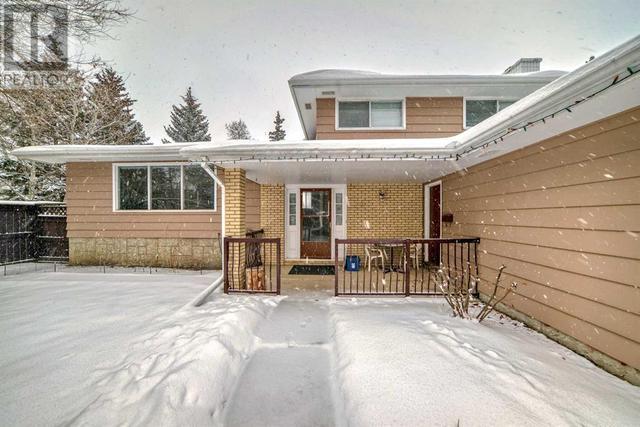 14 Varmoor Place Nw, House detached with 4 bedrooms, 2 bathrooms and 4 parking in Calgary AB | Image 2