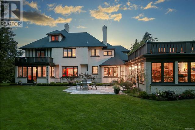 611 Foul Bay Rd, House detached with 5 bedrooms, 7 bathrooms and 6 parking in Victoria BC | Image 2