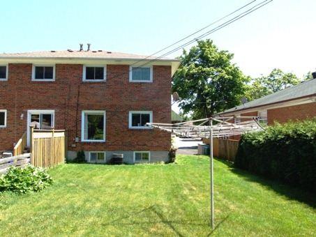 1185 Flagship Dr, House semidetached with 3 bedrooms, 2 bathrooms and 4 parking in Mississauga ON | Image 3