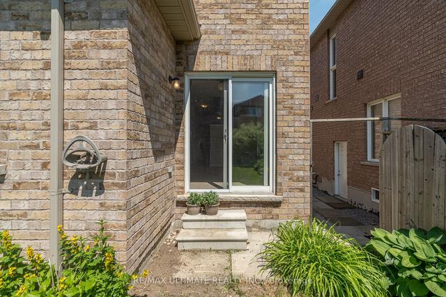 194 Roy Rainey Ave, House semidetached with 3 bedrooms, 3 bathrooms and 3 parking in Markham ON | Image 33