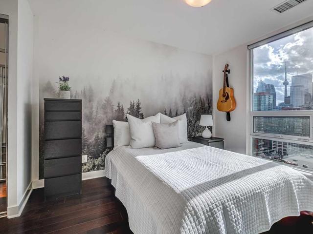 uph13 - 320 Richmond St E, Condo with 2 bedrooms, 2 bathrooms and 1 parking in Toronto ON | Image 2