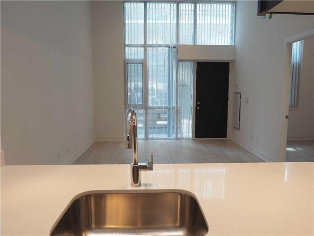 Th103 - 525 Adelaide St W, Townhouse with 3 bedrooms, 3 bathrooms and 1 parking in Toronto ON | Image 2