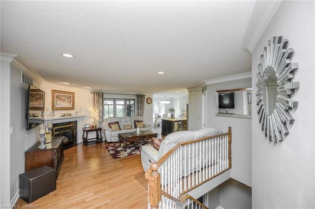 717 Bateman Court, House detached with 4 bedrooms, 3 bathrooms and 4 parking in Burlington ON | Image 12