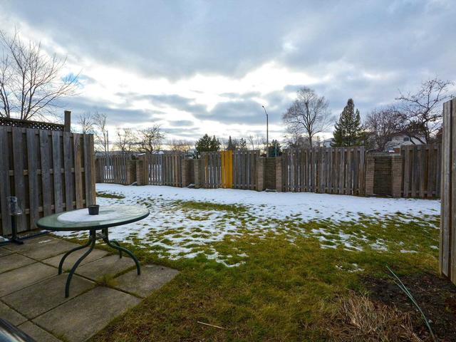 156 Enderby Cres, Townhouse with 3 bedrooms, 2 bathrooms and 2 parking in Brampton ON | Image 10