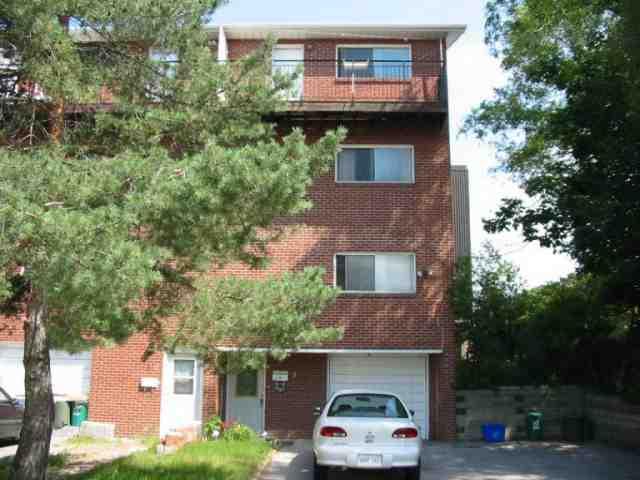 9 - 811 Kennedy Rd, Townhouse with 4 bedrooms, 2 bathrooms and 5 parking in Toronto ON | Image 1