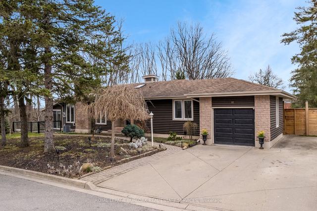 32 Clara Cres, House detached with 3 bedrooms, 3 bathrooms and 3 parking in Brantford ON | Image 1