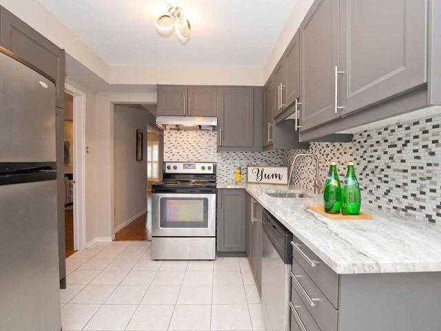 3051 Dalehurst Dr, House detached with 6 bedrooms, 3 bathrooms and 6 parking in Mississauga ON | Image 9