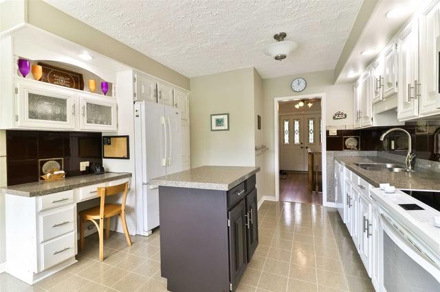 1528 Clearwater Dr, House detached with 3 bedrooms, 2 bathrooms and 5 parking in Mississauga ON | Image 36