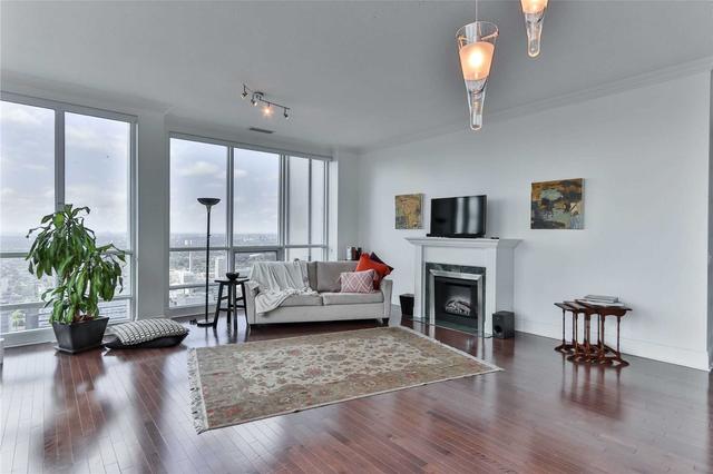 ph05 - 763 Bay St, Condo with 2 bedrooms, 3 bathrooms and 3 parking in Toronto ON | Image 2