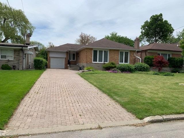 273 Betty Ann Dr, House detached with 3 bedrooms, 1 bathrooms and 2 parking in Toronto ON | Image 1
