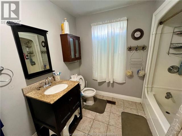 110 Connolly St, House detached with 6 bedrooms, 2 bathrooms and null parking in Moncton NB | Image 10