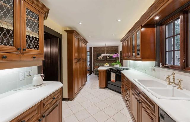 20 Queen Marys Dr, House detached with 4 bedrooms, 4 bathrooms and 4 parking in Toronto ON | Image 27