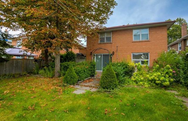 69 Golfdown Dr, House detached with 3 bedrooms, 3 bathrooms and 3 parking in Toronto ON | Image 2