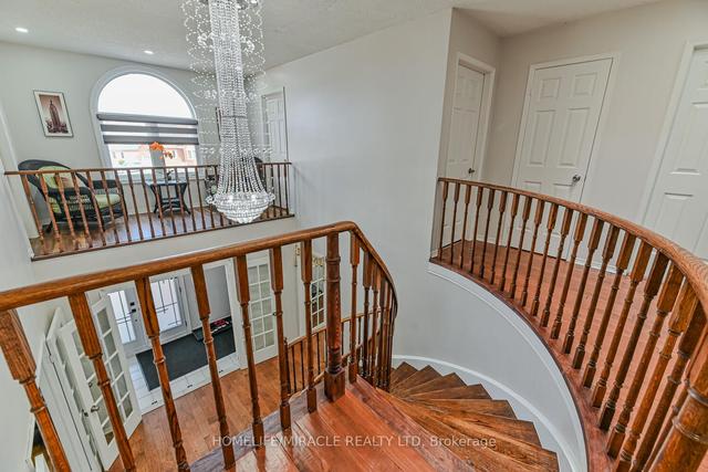 32 Plover Pl, House detached with 4 bedrooms, 4 bathrooms and 6 parking in Brampton ON | Image 13