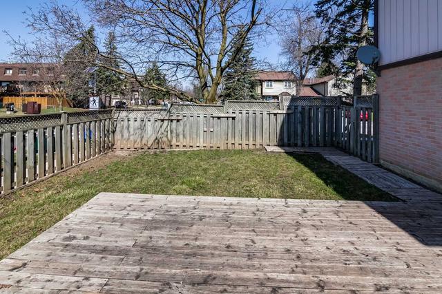 104 Mayvern Cres, House attached with 3 bedrooms, 3 bathrooms and 2 parking in Richmond Hill ON | Image 10