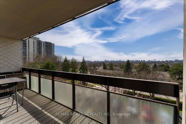 405 - 177 Linus Rd, Condo with 2 bedrooms, 1 bathrooms and 1 parking in Toronto ON | Image 8