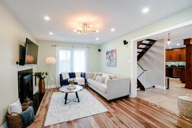 2 Cantrill Crt, House detached with 3 bedrooms, 3 bathrooms and 5 parking in Brampton ON | Image 4