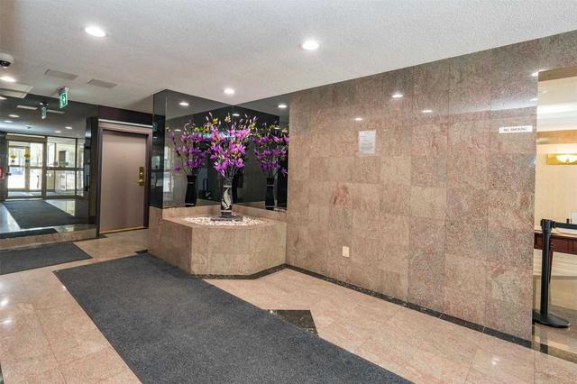 2004 - 30 Malta Ave, Condo with 2 bedrooms, 2 bathrooms and 1 parking in Brampton ON | Image 12