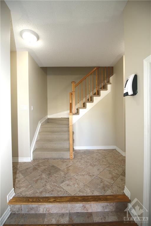 975 Gosnell Terrace, Townhouse with 4 bedrooms, 3 bathrooms and 3 parking in Ottawa ON | Image 4