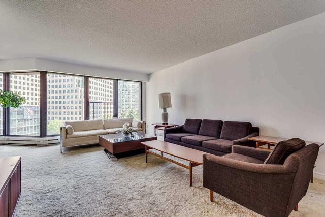 1013 - 55 Harbour Sq, Condo with 3 bedrooms, 2 bathrooms and 1 parking in Toronto ON | Image 34