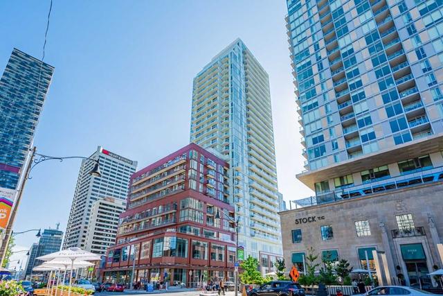 1402 - 33 Helendale Ave, Condo with 1 bedrooms, 1 bathrooms and 0 parking in Toronto ON | Image 1