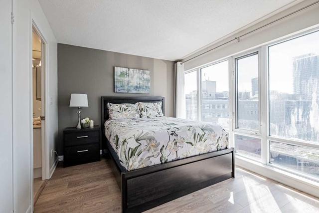 2408 - 210 Victoria St, Condo with 2 bedrooms, 2 bathrooms and 0 parking in Toronto ON | Image 8