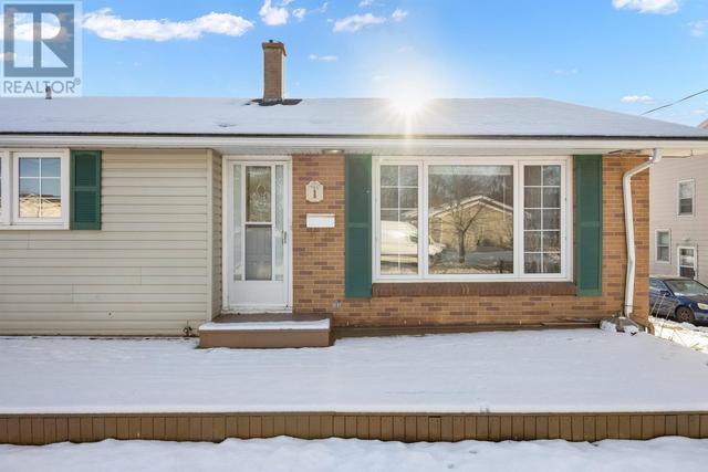 1 St Pius X Avenue, House detached with 3 bedrooms, 1 bathrooms and null parking in Charlottetown PE | Image 3