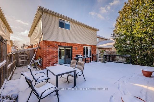 206 Holbeach Cres, House detached with 3 bedrooms, 3 bathrooms and 4 parking in Waterloo ON | Image 16