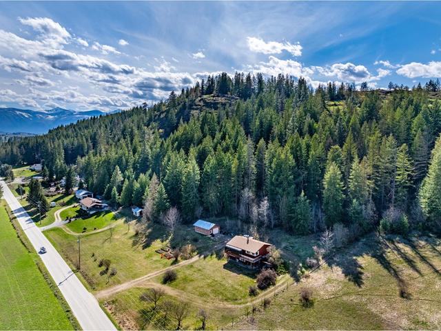 3481 Crestview Road, House detached with 2 bedrooms, 2 bathrooms and null parking in Central Kootenay B BC | Image 37