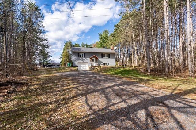 19281 County Road 17 Road, House detached with 3 bedrooms, 1 bathrooms and 4 parking in South Glengarry ON | Image 1