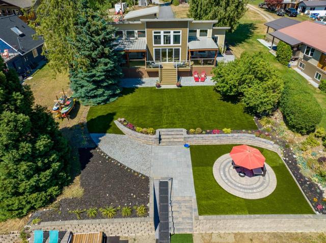 8334 Busk Road, House detached with 2 bedrooms, 2 bathrooms and 10 parking in Central Kootenay E BC | Image 4
