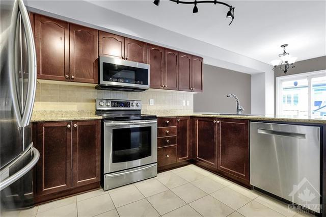 313 Laguna Street, Townhouse with 3 bedrooms, 3 bathrooms and 4 parking in Ottawa ON | Image 8