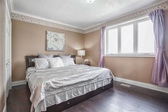 27 Tristan Cres, House detached with 4 bedrooms, 4 bathrooms and 4 parking in Toronto ON | Image 16