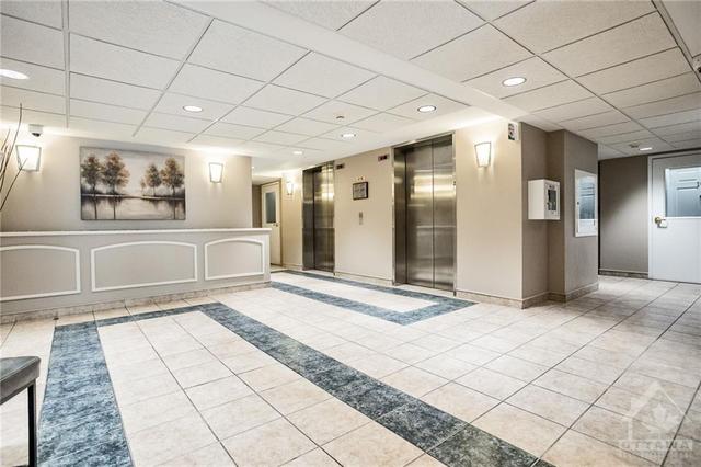403 - 320 Centrum Boulevard, Condo with 2 bedrooms, 2 bathrooms and 1 parking in Ottawa ON | Image 2