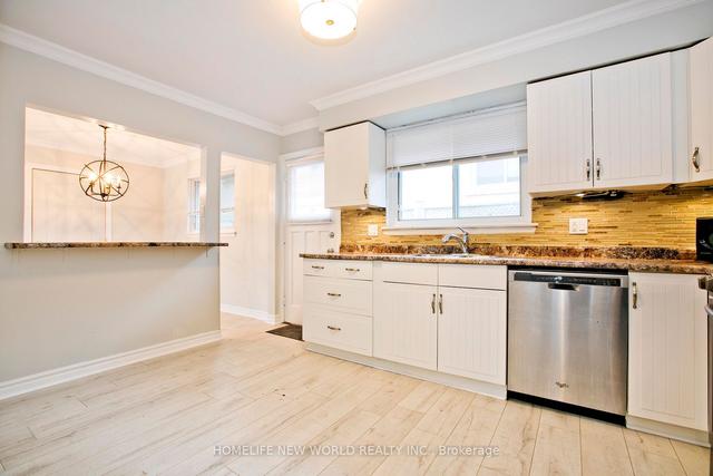 2 Lesgay Cres, House detached with 3 bedrooms, 2 bathrooms and 3 parking in Toronto ON | Image 4