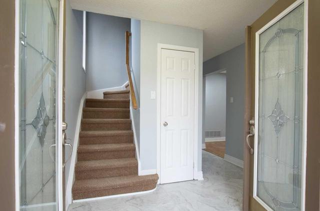 40 Farnham Dr, Townhouse with 3 bedrooms, 4 bathrooms and 2 parking in Brampton ON | Image 4