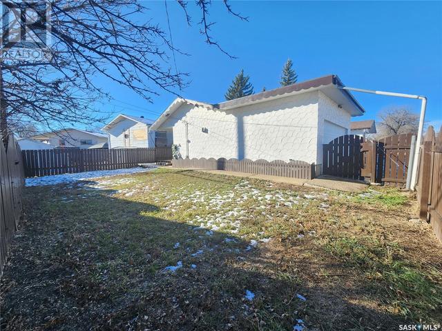 601 Centre Street, House detached with 4 bedrooms, 3 bathrooms and null parking in Assiniboia SK | Image 47