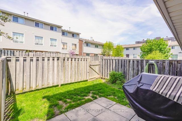 51 Franklin Crt, Townhouse with 3 bedrooms, 2 bathrooms and 2 parking in Brampton ON | Image 18