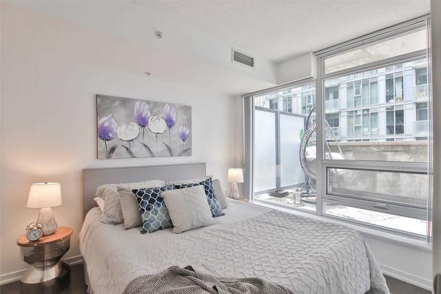 911w - 36 Lisgar St, Condo with 2 bedrooms, 2 bathrooms and 1 parking in Toronto ON | Image 7
