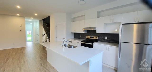 97 Rallidale Street, Townhouse with 3 bedrooms, 4 bathrooms and 2 parking in Ottawa ON | Image 8