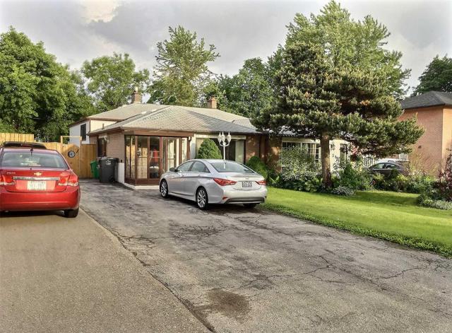 37 Algonquin Blvd, House semidetached with 3 bedrooms, 2 bathrooms and 5 parking in Brampton ON | Image 1