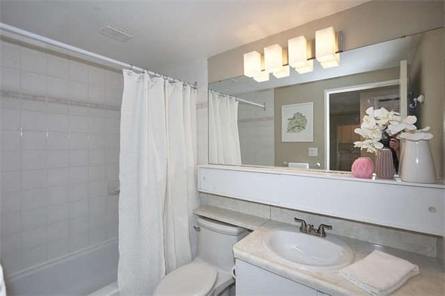 1002 - 250 Scarlett Rd, Condo with 2 bedrooms, 1 bathrooms and 1 parking in Toronto ON | Image 13