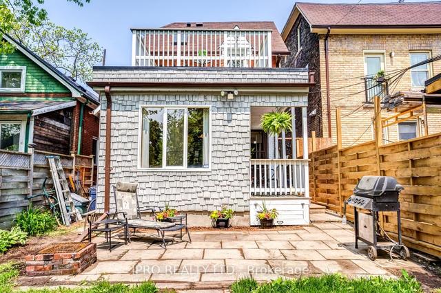 2131 Gerrard St E, House detached with 3 bedrooms, 3 bathrooms and 3 parking in Toronto ON | Image 33