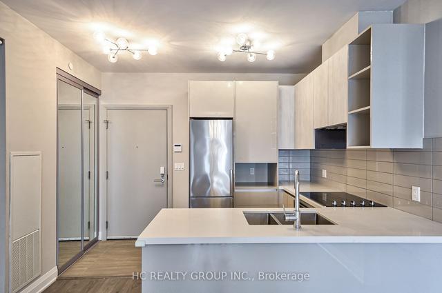 711 - 398 Highway 7 E, Condo with 2 bedrooms, 2 bathrooms and 2 parking in Richmond Hill ON | Image 4