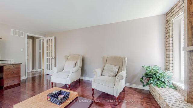 2257 Devon Rd, House detached with 4 bedrooms, 3 bathrooms and 4 parking in Oakville ON | Image 3