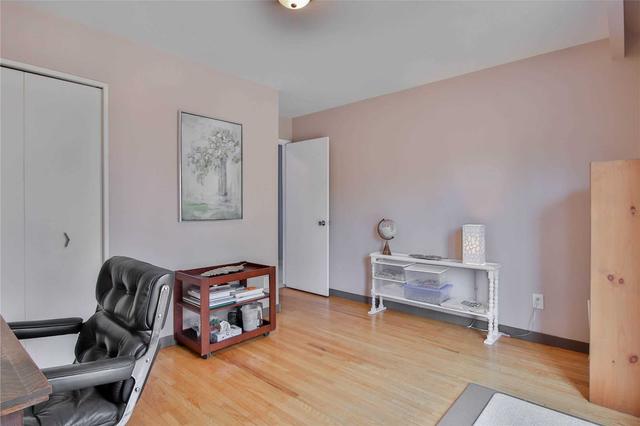9 Lowbank Crt, House semidetached with 4 bedrooms, 2 bathrooms and 3 parking in Toronto ON | Image 24
