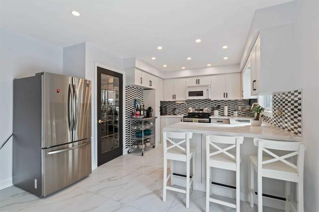 70 View North Crt, House detached with 4 bedrooms, 4 bathrooms and 6 parking in Vaughan ON | Image 8