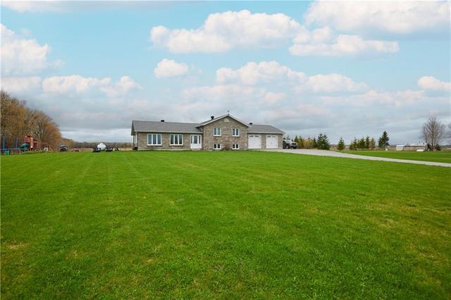 379 Pleasant Valley Road, House detached with 4 bedrooms, 3 bathrooms and 10 parking in Whitewater Region ON | Image 5