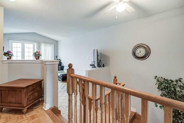 8 Tobermory Cres, House detached with 3 bedrooms, 3 bathrooms and 4 parking in Brampton ON | Image 11