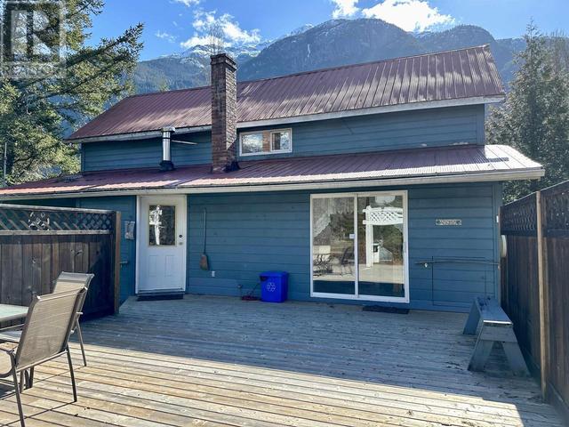 1966 Mackenzie 20 Highway, House detached with 3 bedrooms, 1 bathrooms and null parking in Central Coast C BC | Image 9